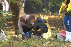 Жовтоводці спільними зусиллями прибирають наше місто