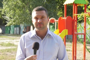 Проблемою дитячих майданчиків перейнявся депутат облради Анатолій Затинацький